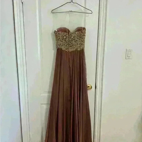 Maroon pink bridal prom dress gown  in size 12 - Picture 7 of 9
